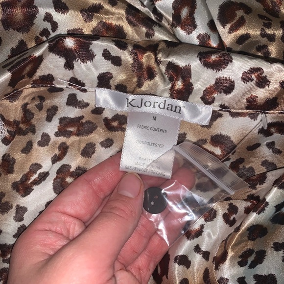 K. Jordan NWOT cheetah printed 2 piece silky pajama set size M - Picture 4 of 4